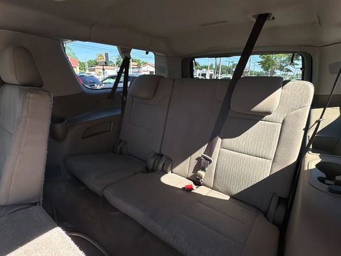 Used 2017 Chevrolet Suburban LS w/ Enhanced Driver Alert Package RWD image 18