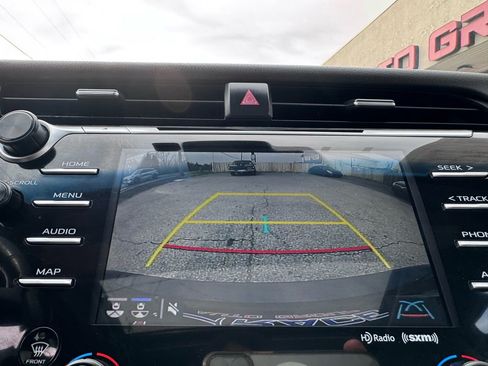 Used 2020 Toyota Camry SE w/ Sunroof Package image 22