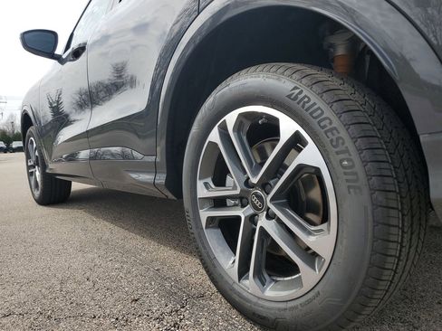 New 2026 Audi Q5 Premium image 2