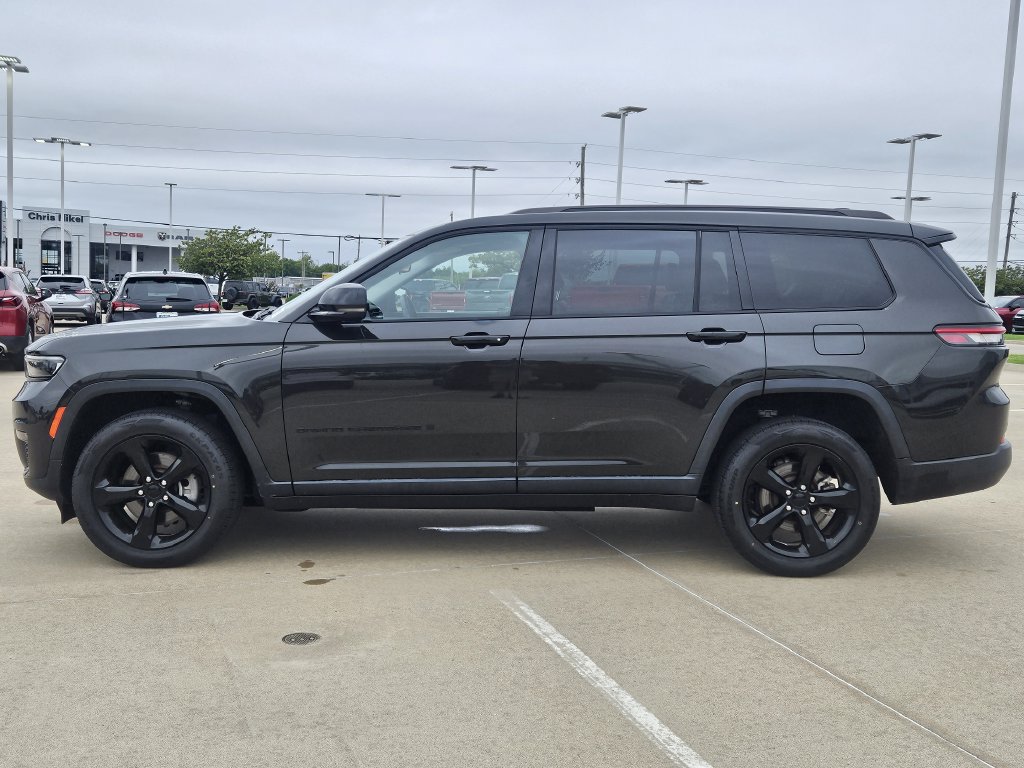 Used 2023 Jeep Grand Cherokee L Limited w/ Black Appearance Package RWD image 4