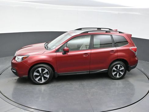 Used 2017 Subaru Forester 2.5i Premium w/ All-Weather Package AWD/4WD image 27