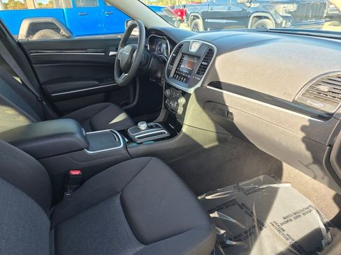 Used 2023 Chrysler 300 Touring w/ Sport Appearance Package image 9