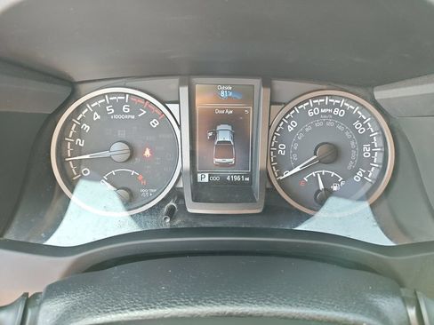 Used 2023 Toyota Tacoma TRD Off-Road w/ Technology Package AWD/4WD image 18