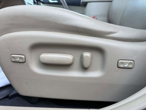 Used 2013 Toyota Highlander Limited image 28