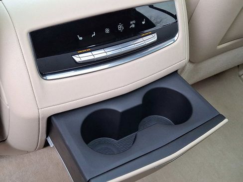 Used 2023 Cadillac Escalade Premium Luxury image 12