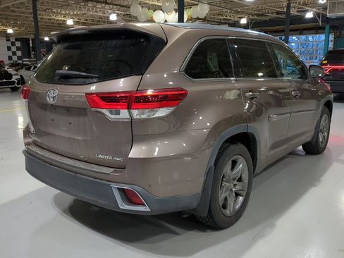 Used 2017 Toyota Highlander Limited Platinum w/ Protection Package #3 image 7