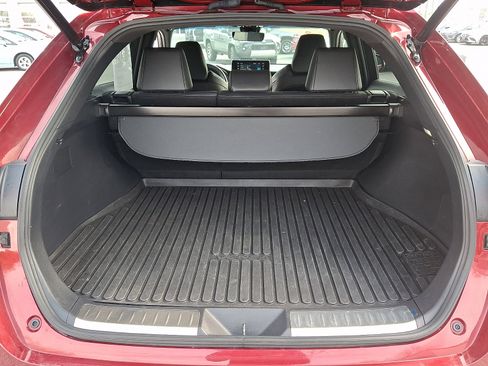 Certified 2022 Toyota Venza XLE image 30