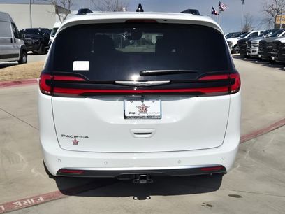 New 2026 Chrysler Pacifica Pinnacle w/ Trailer Tow Group