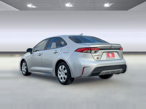 Used 2021 Toyota Corolla SE image 3