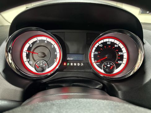 Used 2018 Dodge Grand Caravan SE w/ UConnect Hands-Free Group image 36