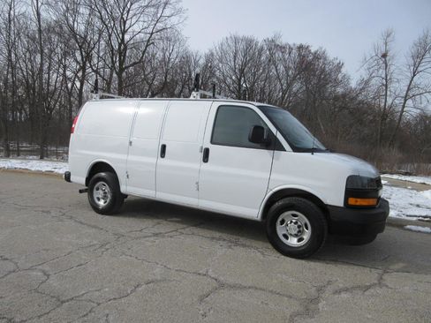 Used 2019 Chevrolet Express 2500 2500 Cargo image 4