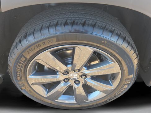 Certified 2025 Honda Pilot Sport image 32