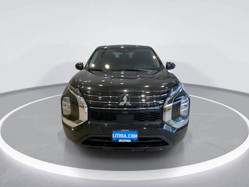 Used 2022 Mitsubishi Outlander ES image 3
