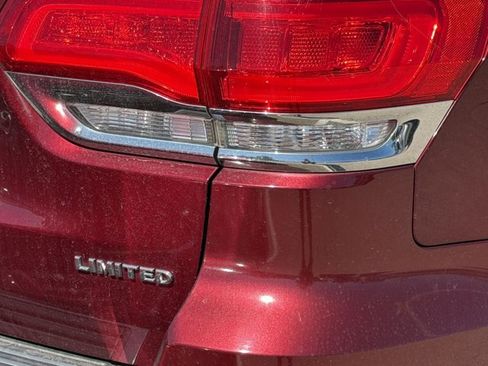 Used 2019 Jeep Grand Cherokee Limited AWD/4WD image 15