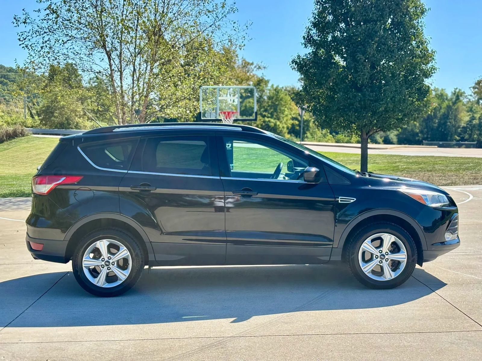 Used 2016 Ford Escape SE w/ Equipment Group 201A AWD/4WD image 4