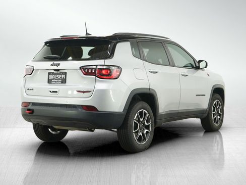 Used 2025 Jeep Compass Trailhawk AWD/4WD image 6