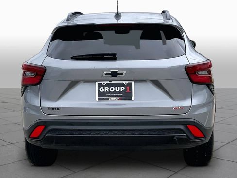 Used 2025 Chevrolet Trax RS w/ Sunroof Package FWD image 5