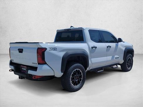 Certified 2025 Toyota Tacoma TRD Off-Road AWD/4WD image 5