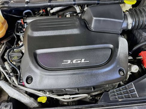 Used 2017 Chrysler Pacifica Touring Plus w/ Tire & Wheel Group FWD image 40