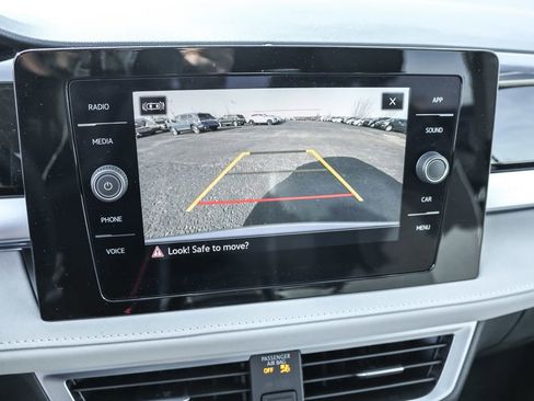 New 2025 Volkswagen Taos SE image 7