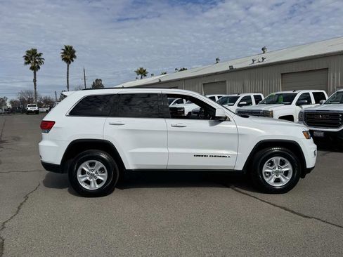 Used 2017 Jeep Grand Cherokee Laredo image 11