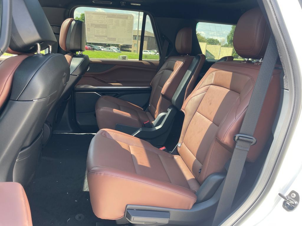 New 2027 Lincoln Navigator Reserve AWD/4WD image 14