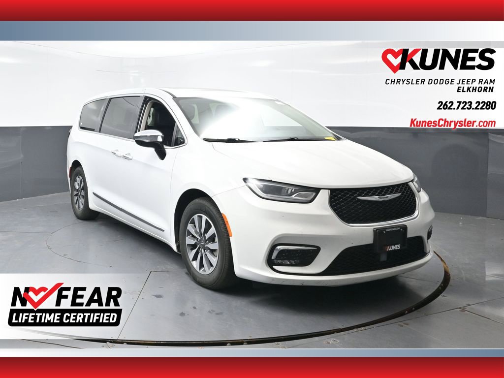 Used 2023 Chrysler Pacifica Limited FWD image 1