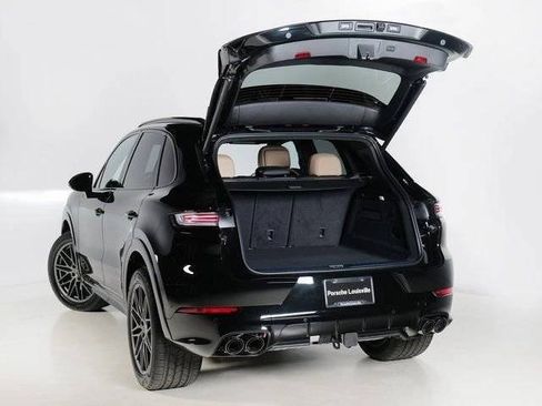New 2026 Porsche Cayenne GTS AWD/4WD image 32