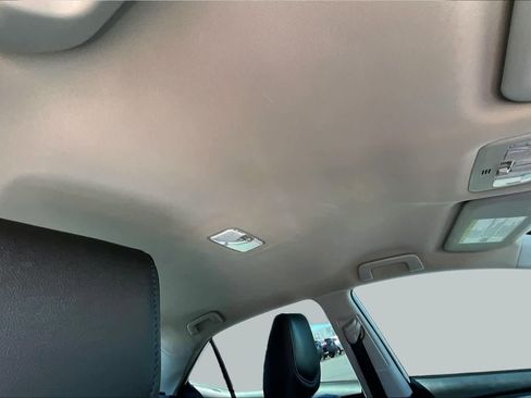 Used 2017 Toyota Corolla SE w/ Carpet Mat Package (TMS) FWD image 13