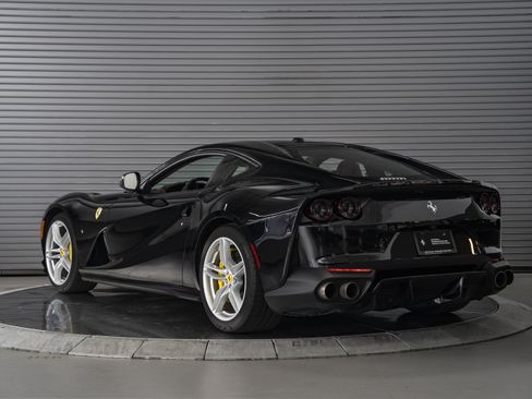 Used 2019 Ferrari 812 Superfast RWD image 3