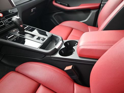 Certified 2024 Porsche Macan S image 22