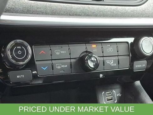 Used 2024 Jeep Compass Latitude AWD/4WD image 17