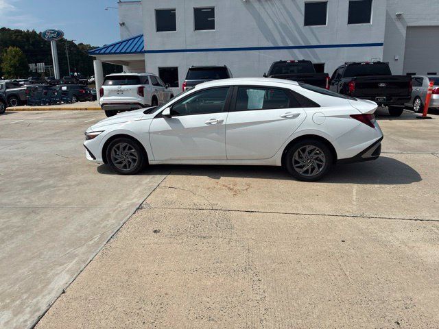 Used 2024 Hyundai Elantra SEL FWD image 17