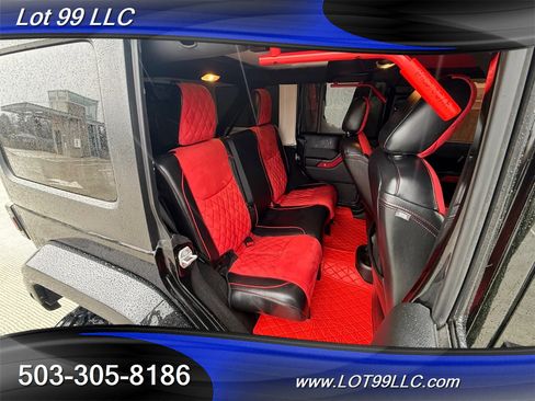 Used 2018 Jeep Wrangler Unlimited Sahara image 7