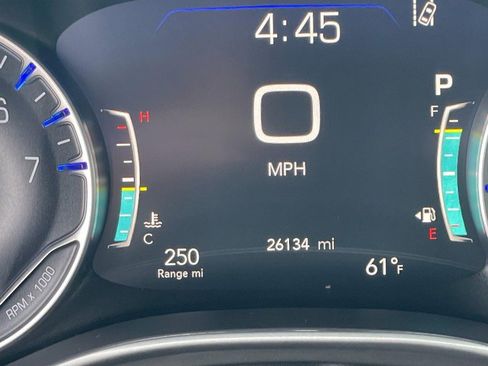 Used 2025 Chrysler Pacifica Select image 30