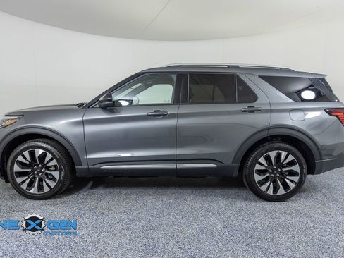 Used 2025 Ford Explorer Platinum w/ LUX Leather Package AWD/4WD image 4