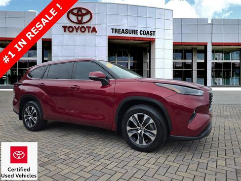 Certified 2024 Toyota Highlander XLE image 1