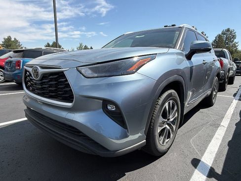 Used 2022 Toyota Highlander XLE AWD/4WD image 4