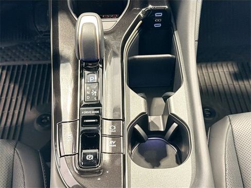 New 2025 Toyota Crown Signia image 14