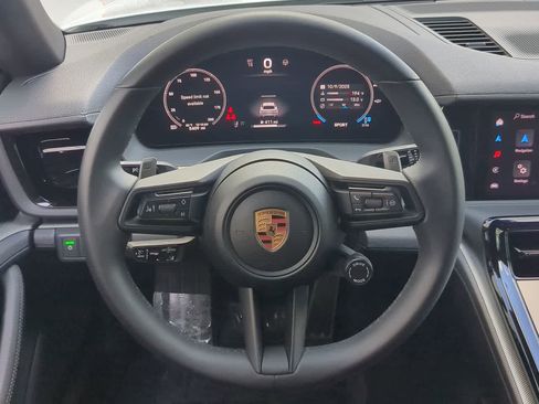 Used 2025 Porsche Panamera image 25