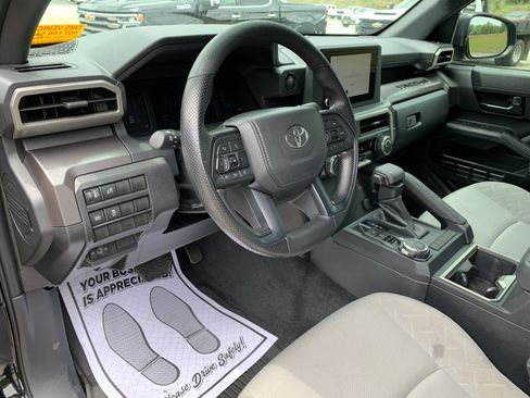 Used 2025 Toyota Tacoma SR5 AWD/4WD image 12