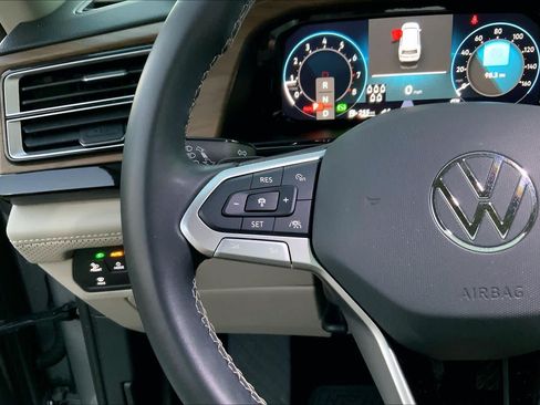Used 2024 Volkswagen Atlas SE FWD image 21