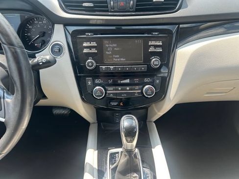 Used 2018 Nissan Rogue Sport SV w/ SV All-Weather Package AWD/4WD image 19
