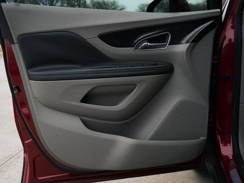 Used 2015 Buick Encore Convenience image 35