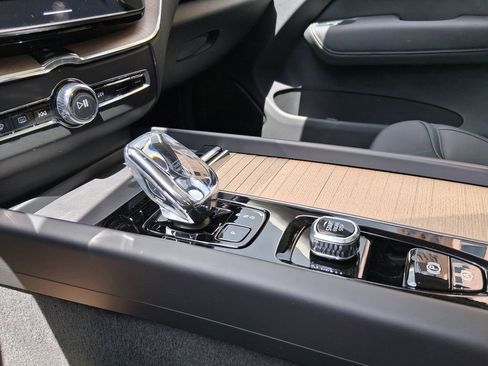 New 2026 Volvo XC60 B5 Plus w/ Protection Package Premier AWD/4WD image 10