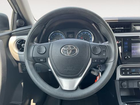Used 2018 Toyota Corolla LE FWD image 15