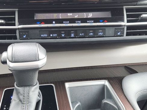 Used 2023 Toyota Sienna XLE image 17