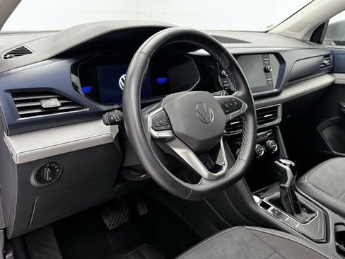 Used 2024 Volkswagen Taos SE image 18
