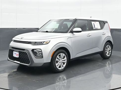 Used 2021 Kia Soul LX image 2
