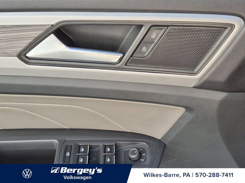 Used 2023 Volkswagen Atlas Cross Sport SE w/ Black Wheel Package AWD/4WD image 15